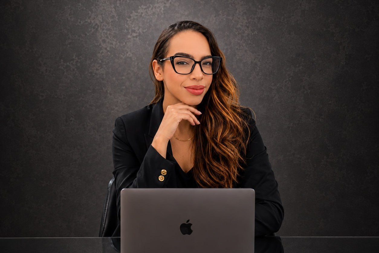 Beatriz Souza, consultora comercial em soluções prediais